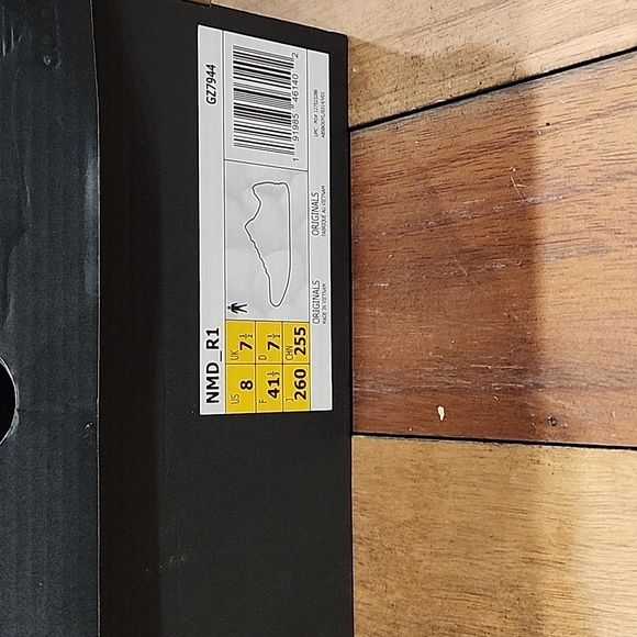 Adidas NMD R1 Originals in perfect condition size 8. - Picture 3 of 5